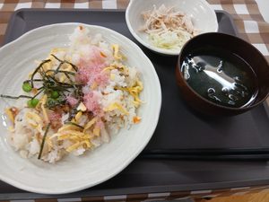 こども食堂の９月のメニュー・「ちらす寿司」